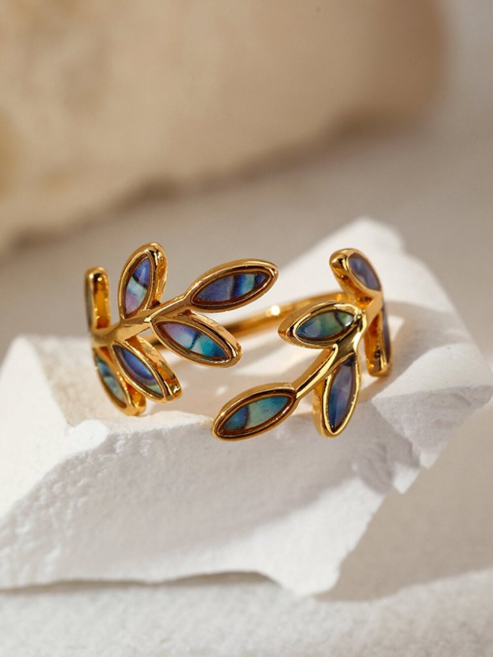 Elegant Leaves Ring - Picture 2 of 10